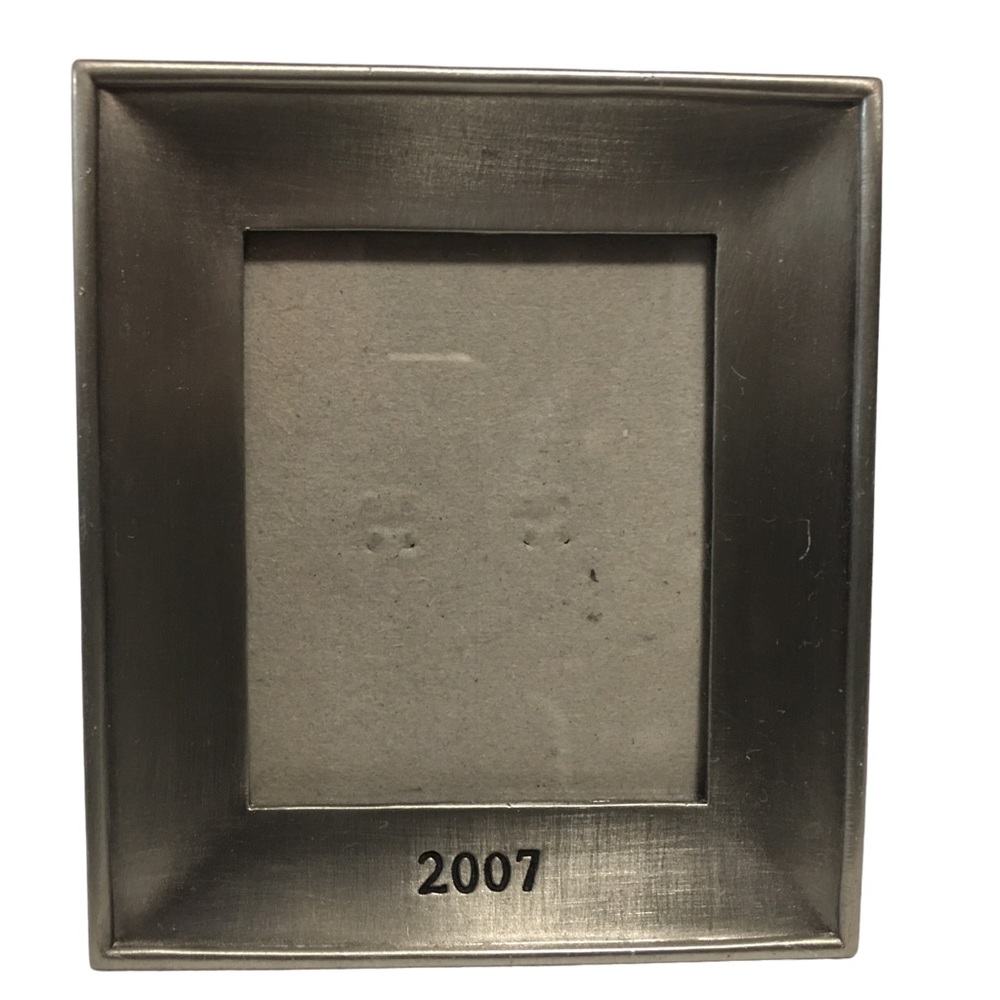Sm 3.5X4 2007 metal pic frame 2007 holds2X2.5 pic EUC